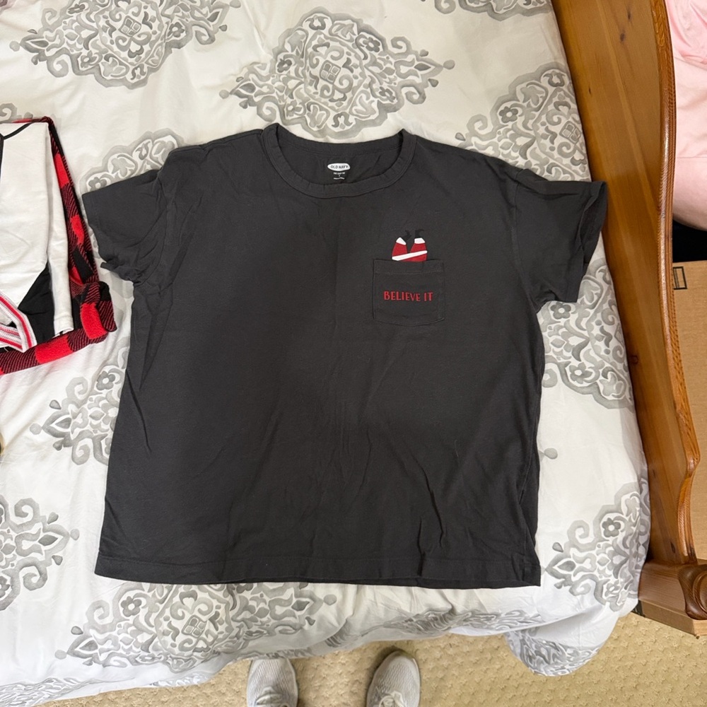 Old Navy Christmas ‘Believe It’ Charcoal Short Sleeve Tee